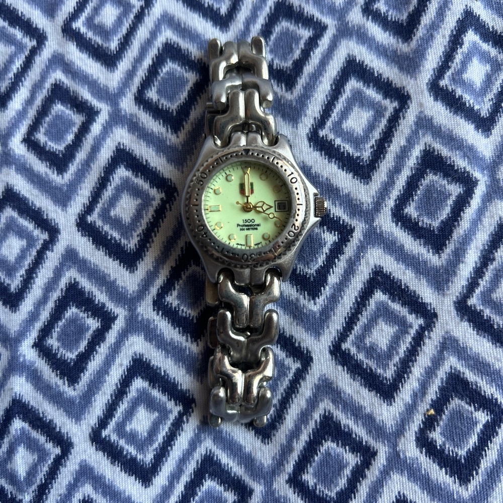 Ladies TAG Heuer 1500 Professional 200 Meters Stainless Steel Watch